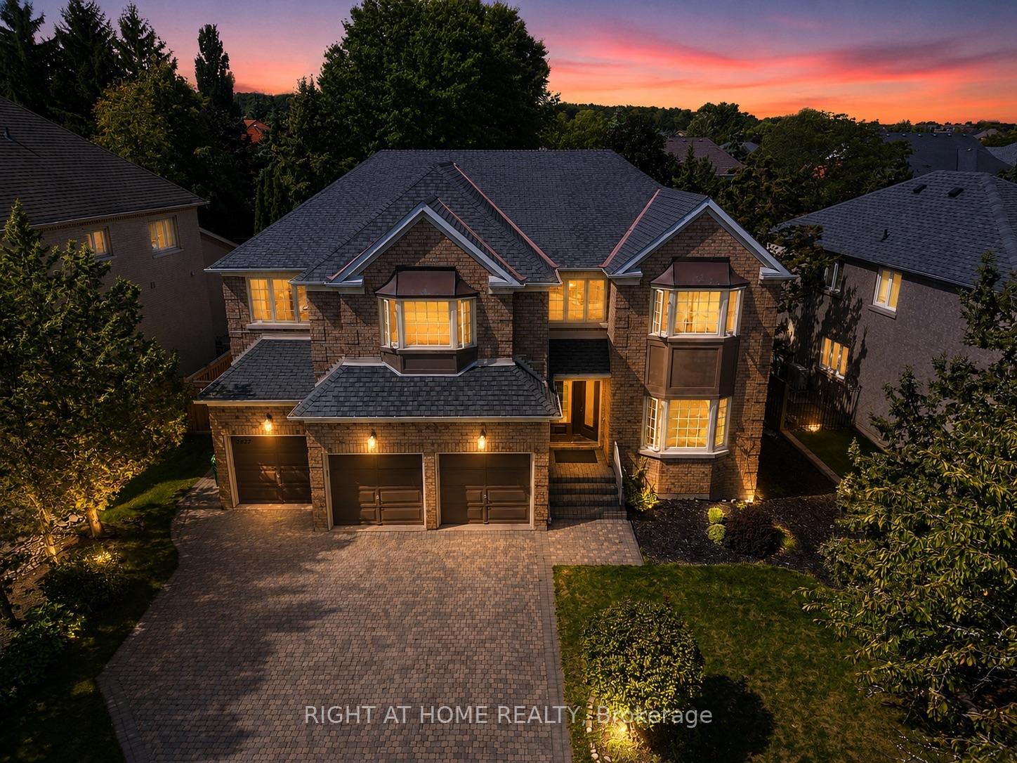 2427 Erin Centre Boulevard, Mississauga, ON, exterior