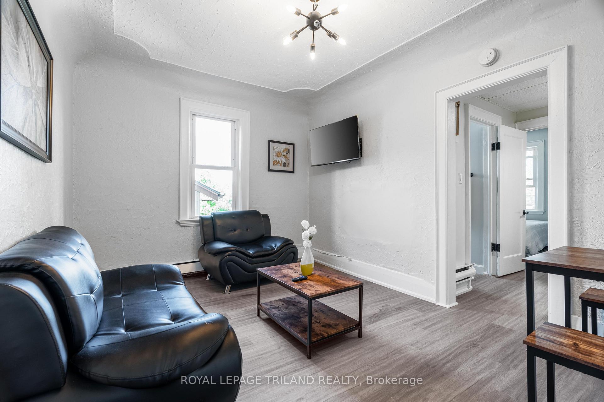 8 - 425 Mckenzie Avenue, London South, ON, exterior