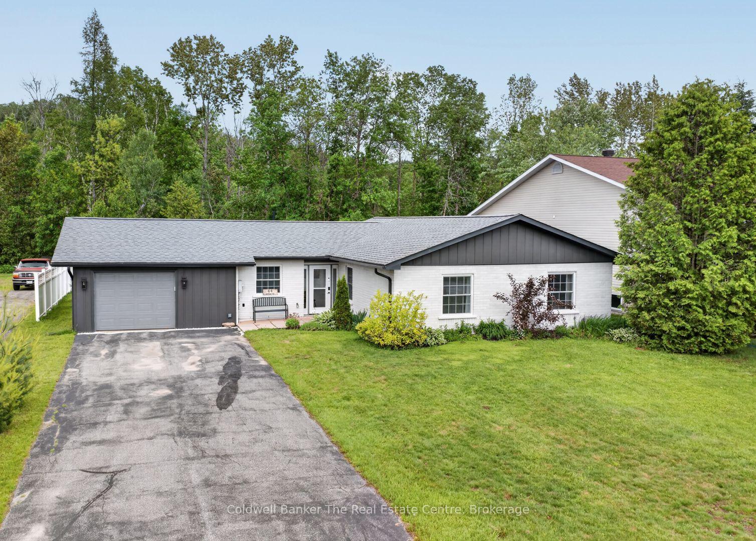 44 Anson Street, Minden Hills, ON, exterior