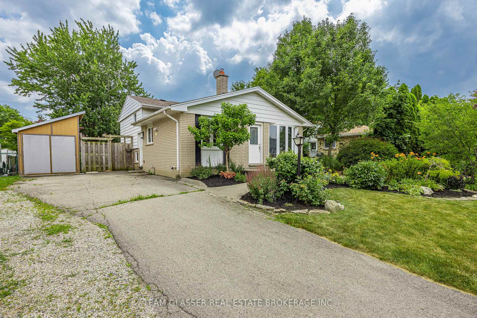 6 HEATH Place, London South, ON, exterior