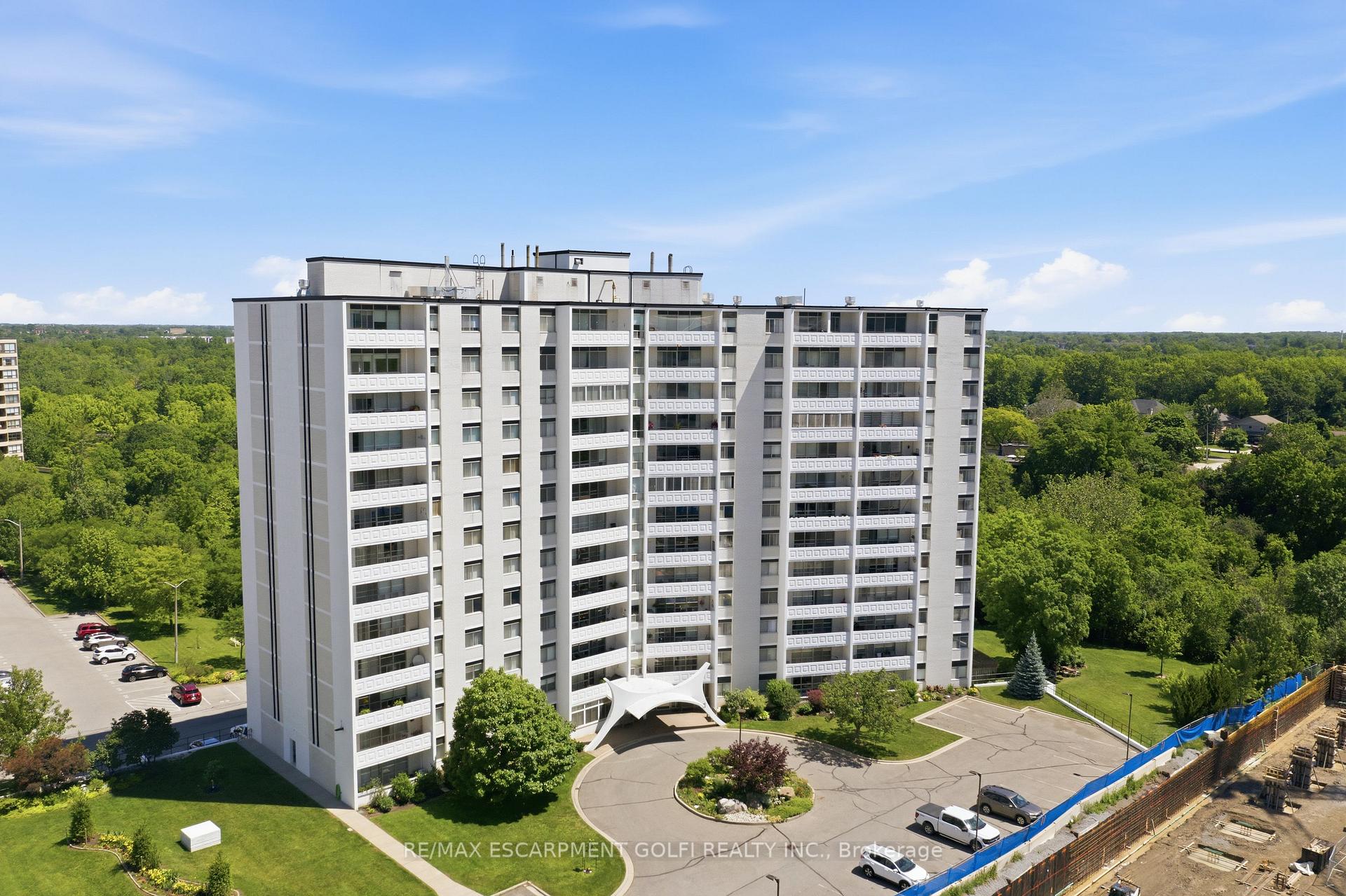 1005 - 15 Towering Heights Boulevard, St. Catharines, ON, exterior