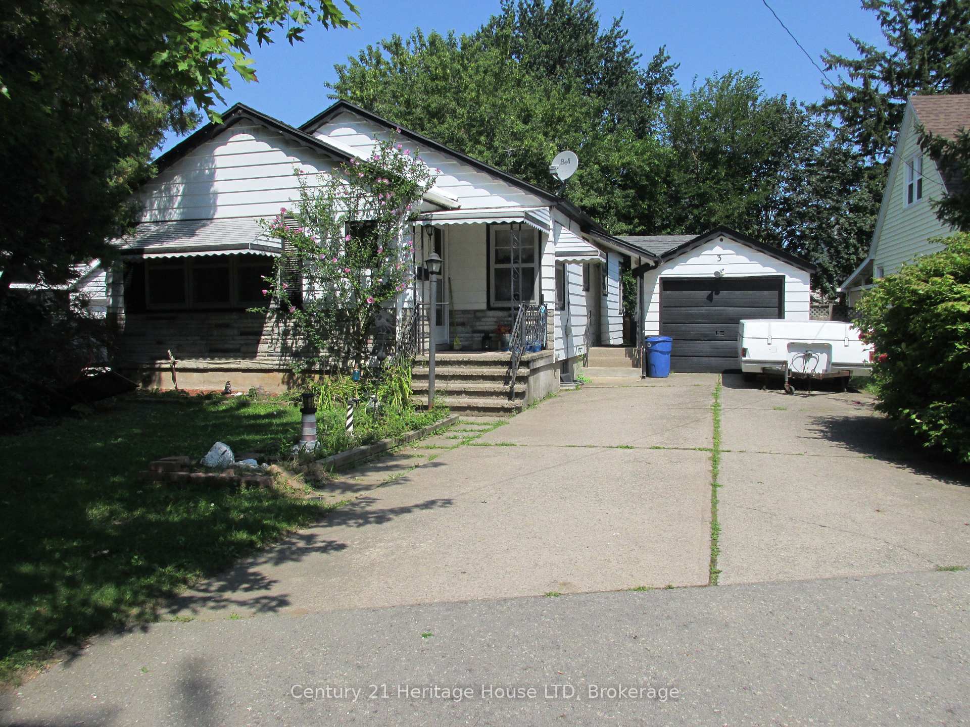 3 Melba Road, St. Catharines, ON, exterior