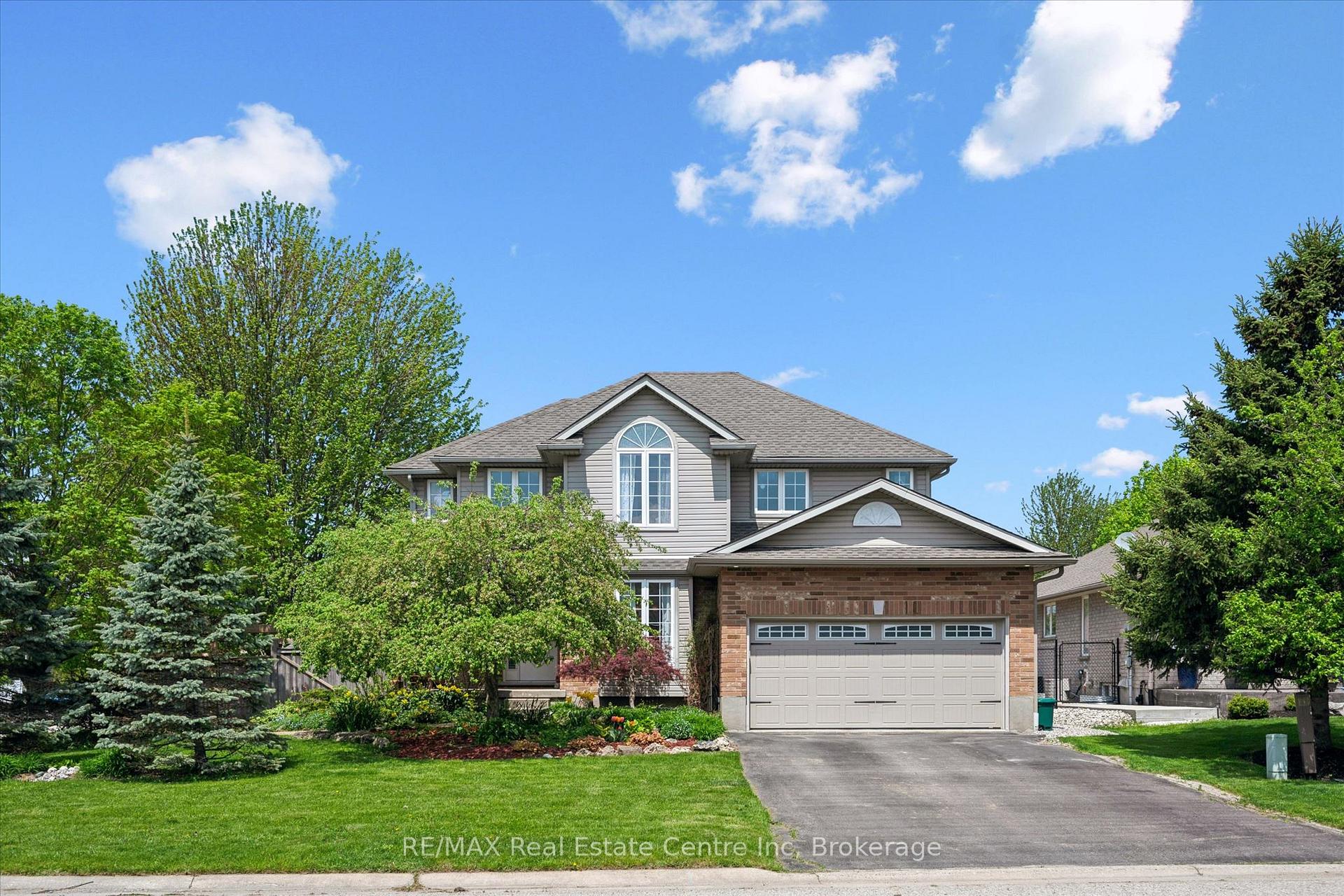 332 Daniel Crescent, Centre Wellington, ON, exterior