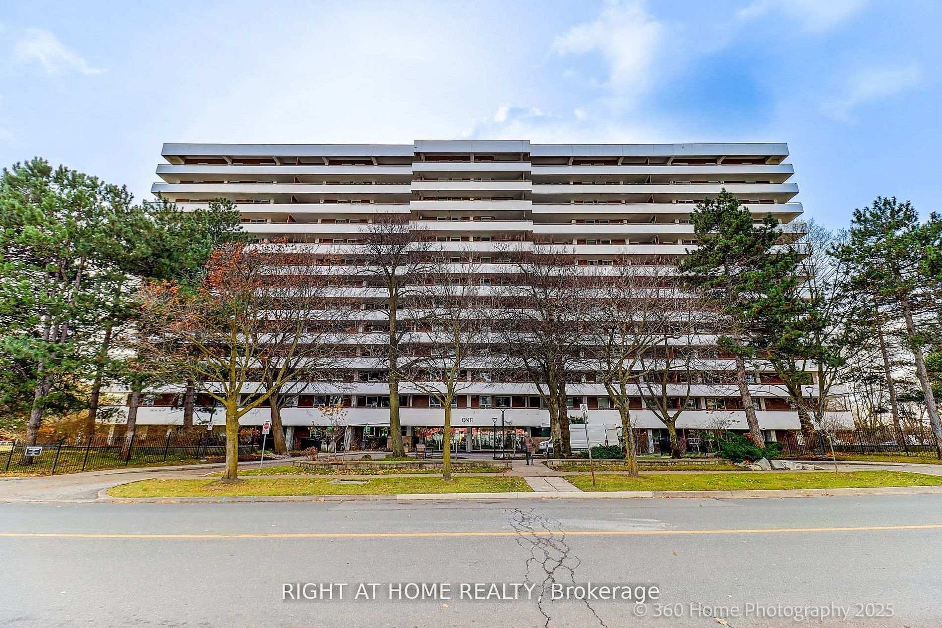 1107 - 1 Royal Orchard Boulevard, Markham, ON, exterior