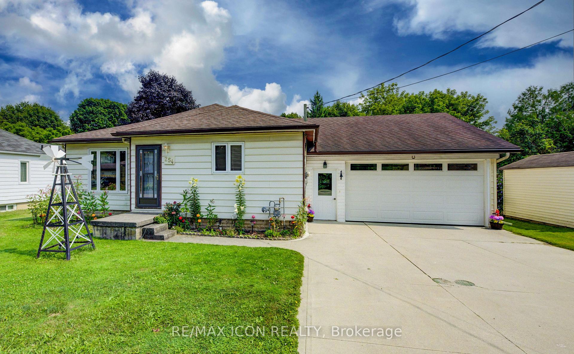254 Wellington Street W, Wellington North, ON, exterior