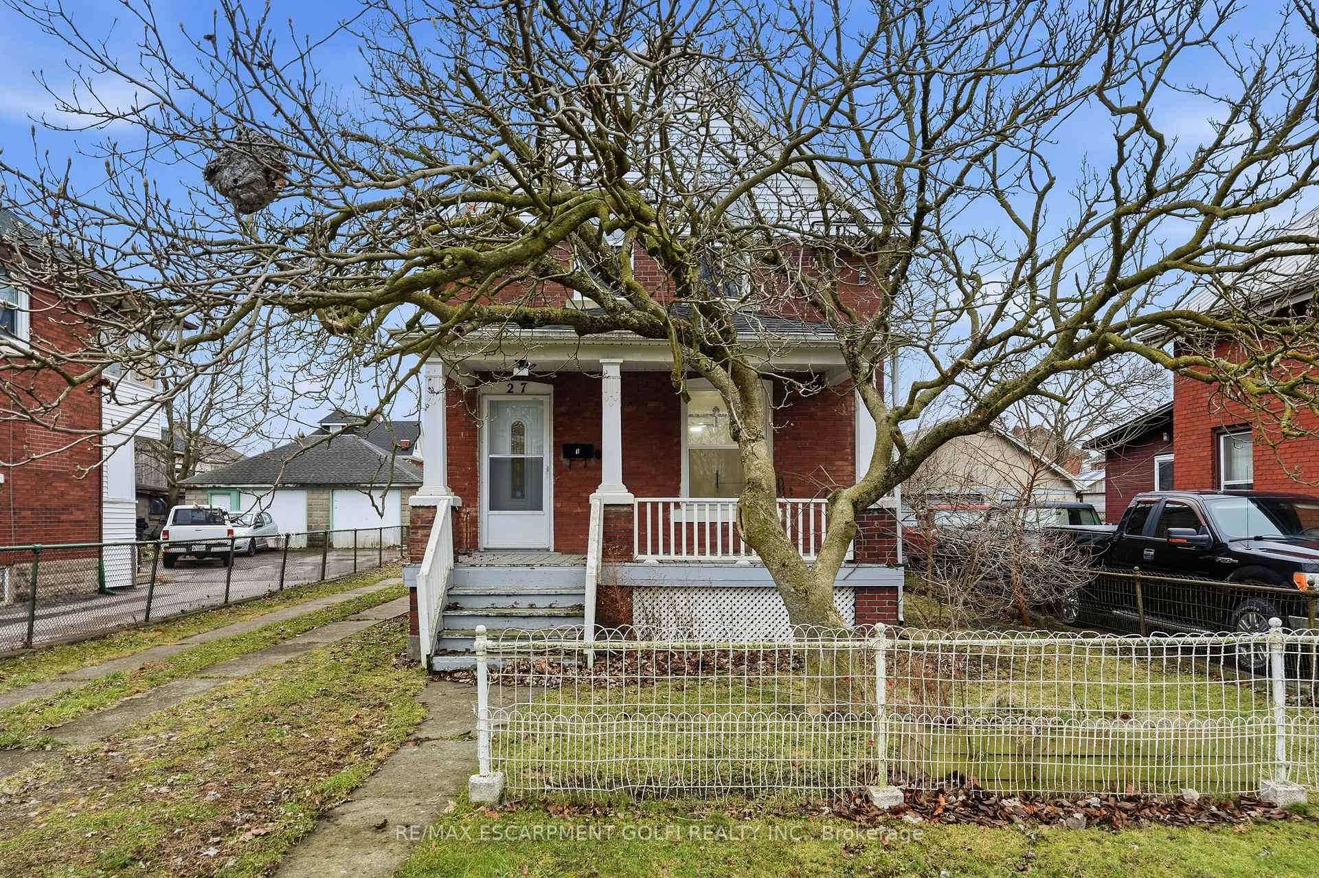 UPPER - 27 Albert Street, Welland, ON, exterior
