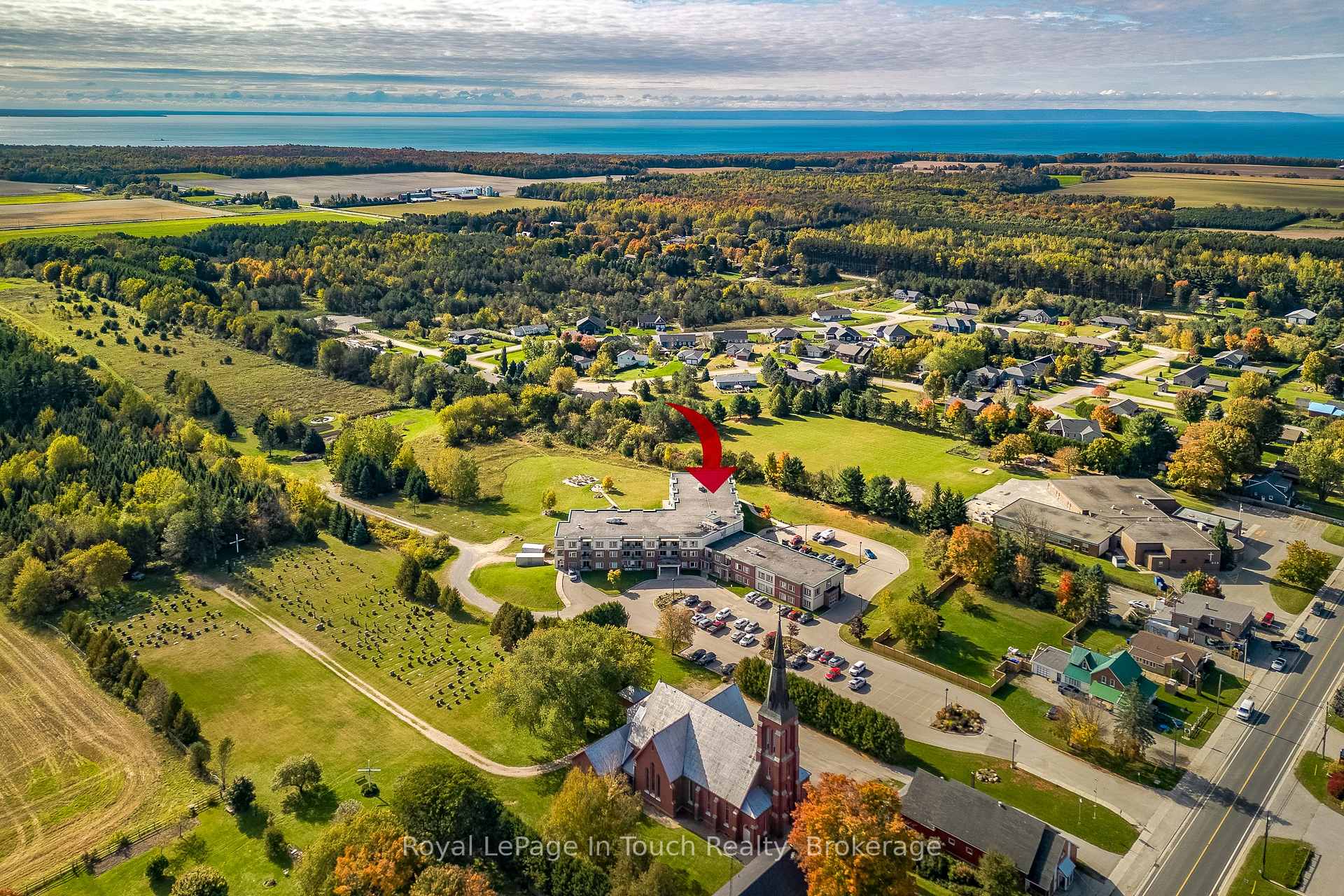 310 - 333 LAFONTAINE Road W, Tiny, ON, exterior
