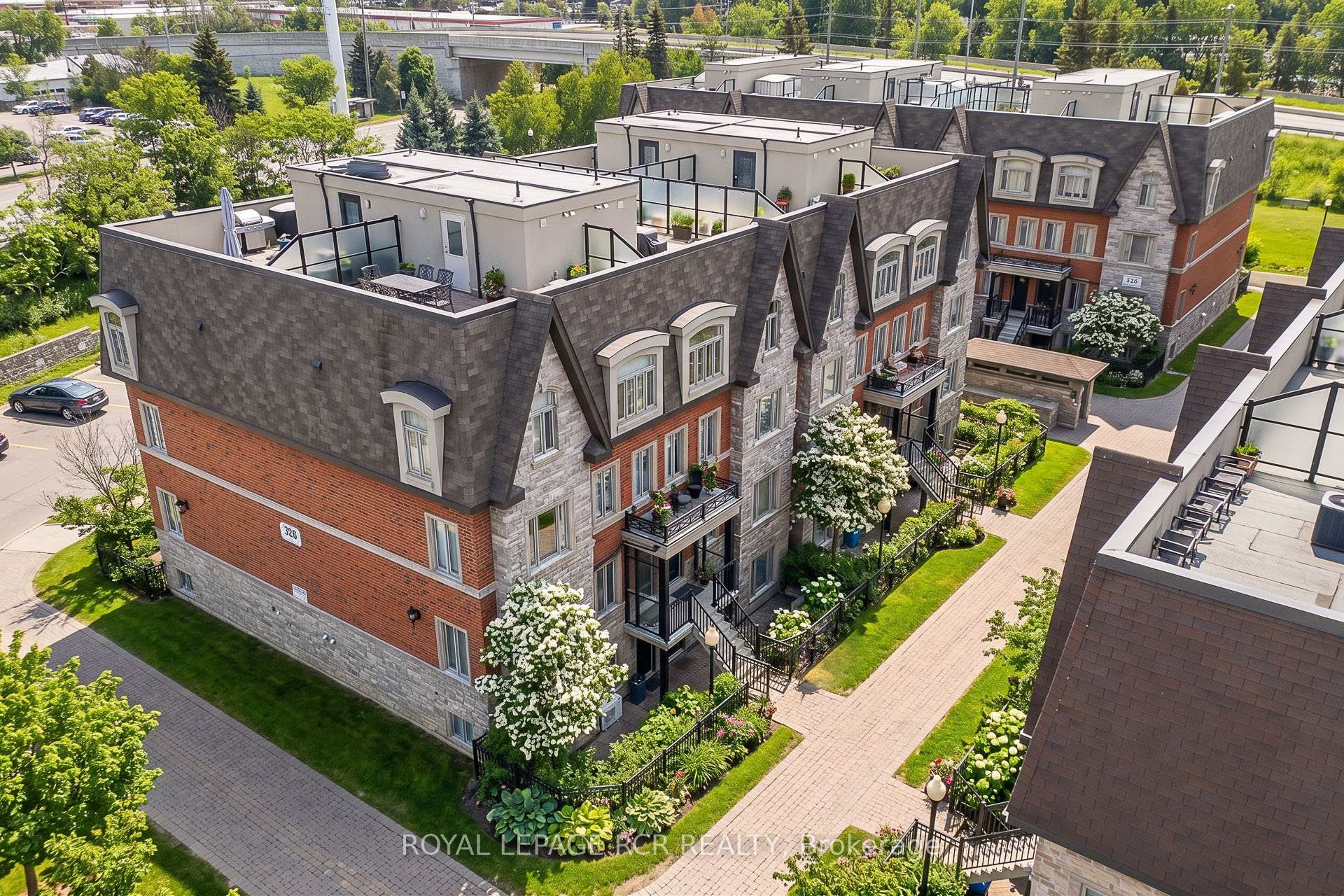 138 - 326 John Street, Markham, ON, exterior