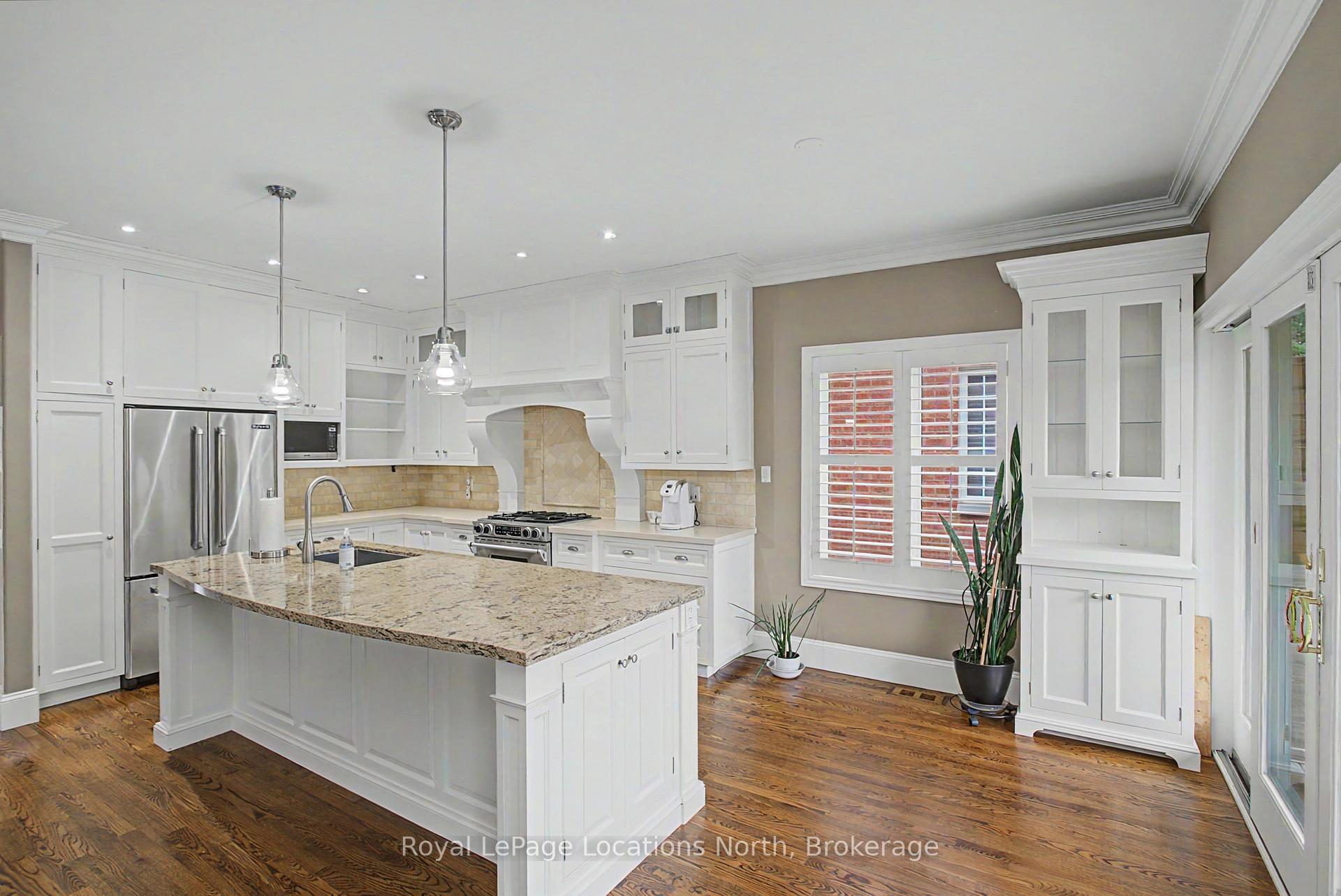 727 Madeline Heights, Newmarket, ON, exterior