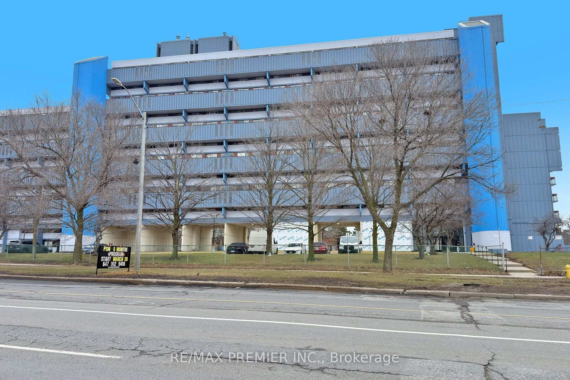 428 - 4645 Jane Street, Toronto W05, ON, exterior