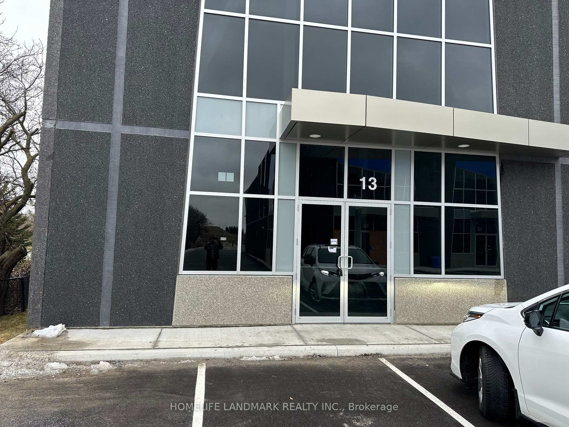 13 Main - 135 Addison Hall Circle, Aurora, ON, exterior
