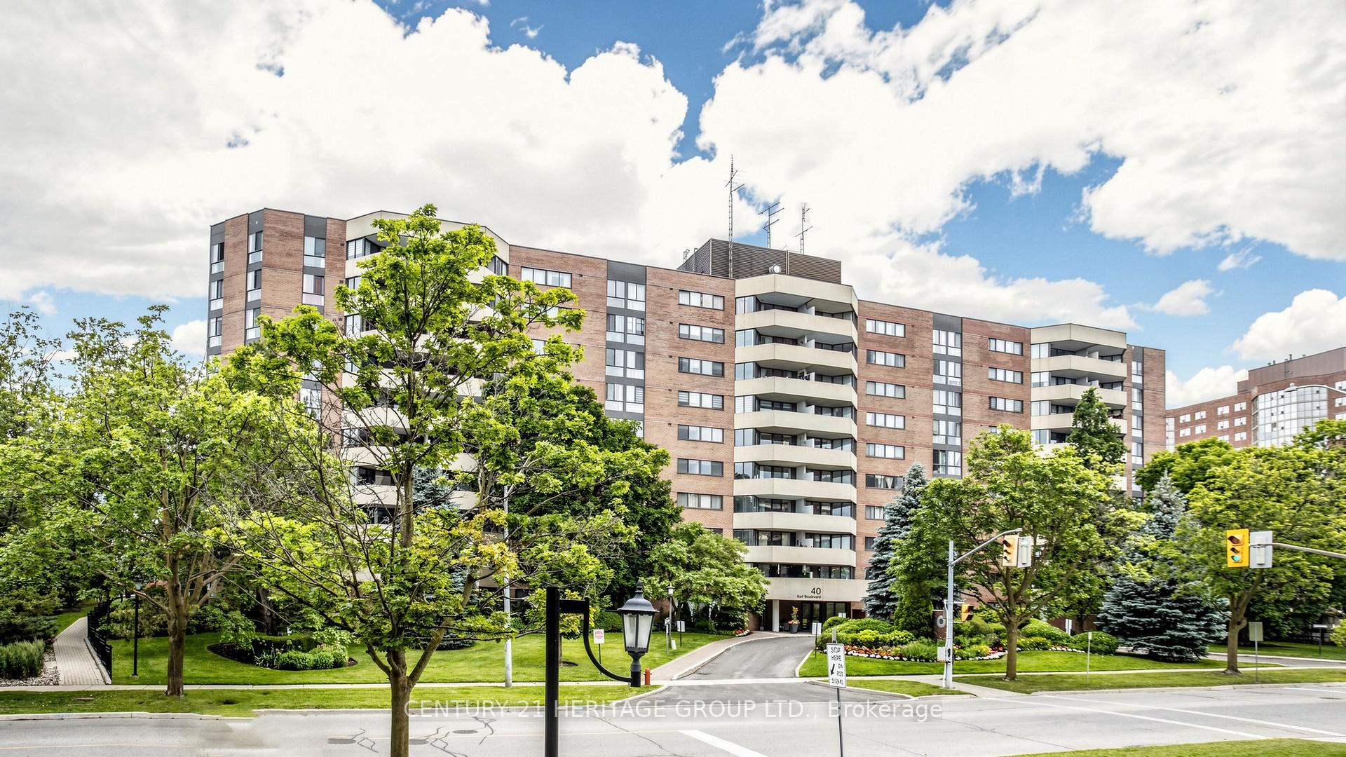 406 - 40 Baif Boulevard, Richmond Hill, ON, exterior