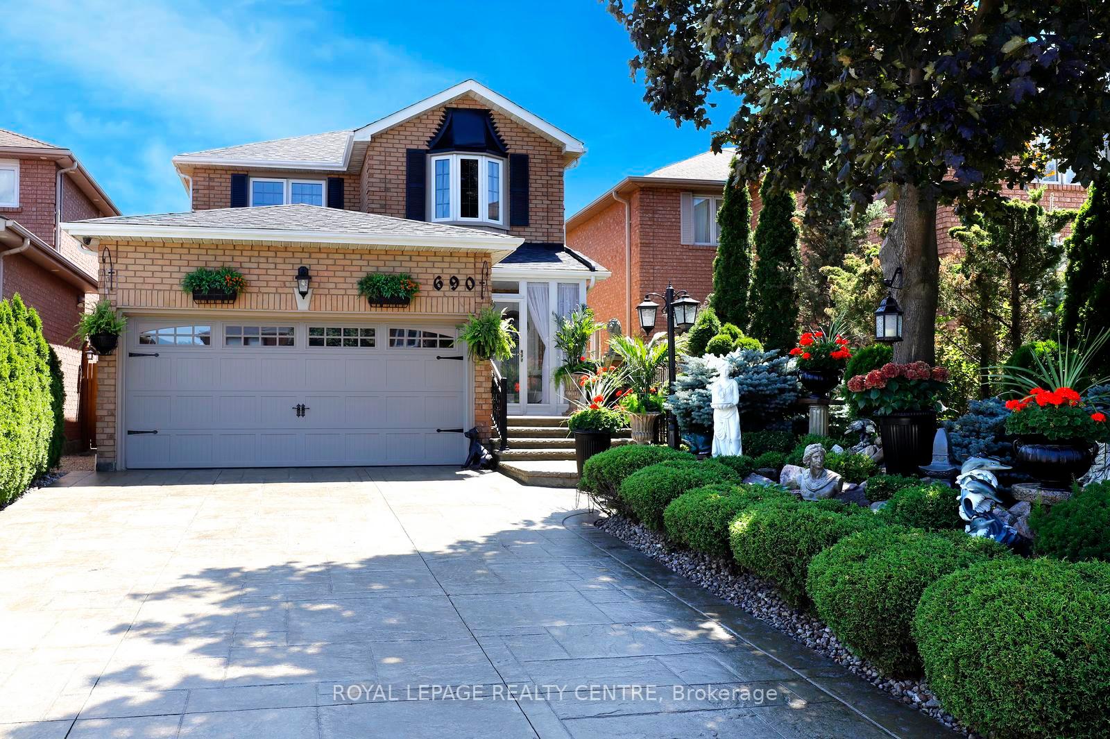 690 Ashprior Avenue, Mississauga, ON, exterior