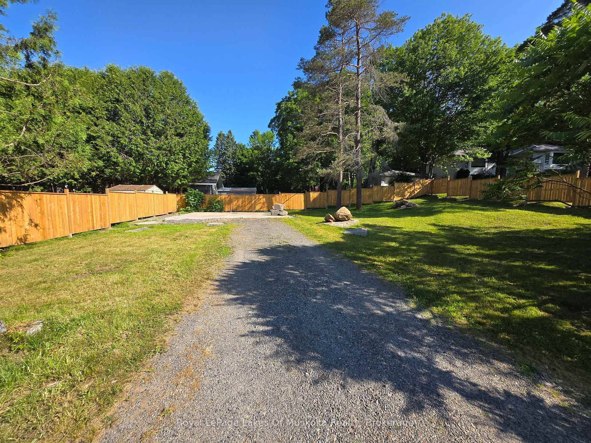 11 Silver Street, Huntsville, ON, exterior