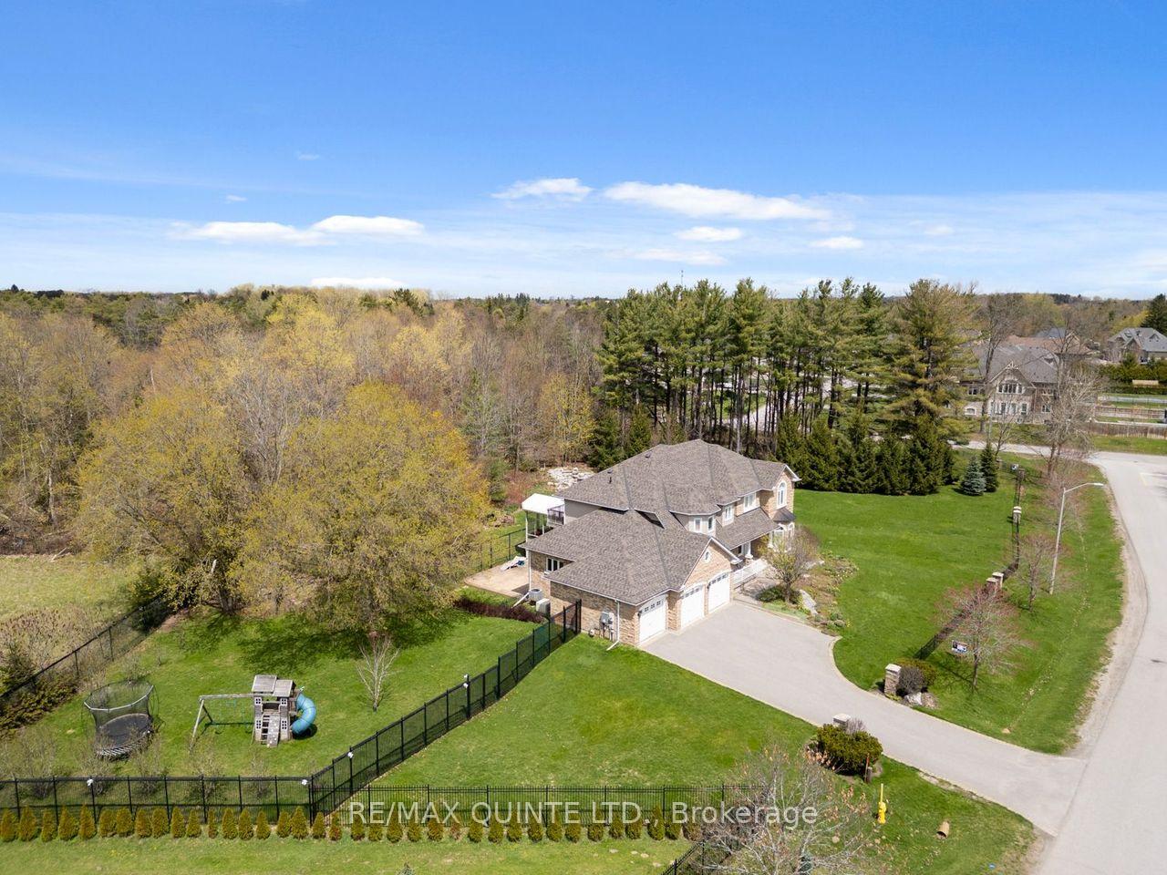 2 Treeview Avenue, Whitchurch-Stouffville, ON, exterior