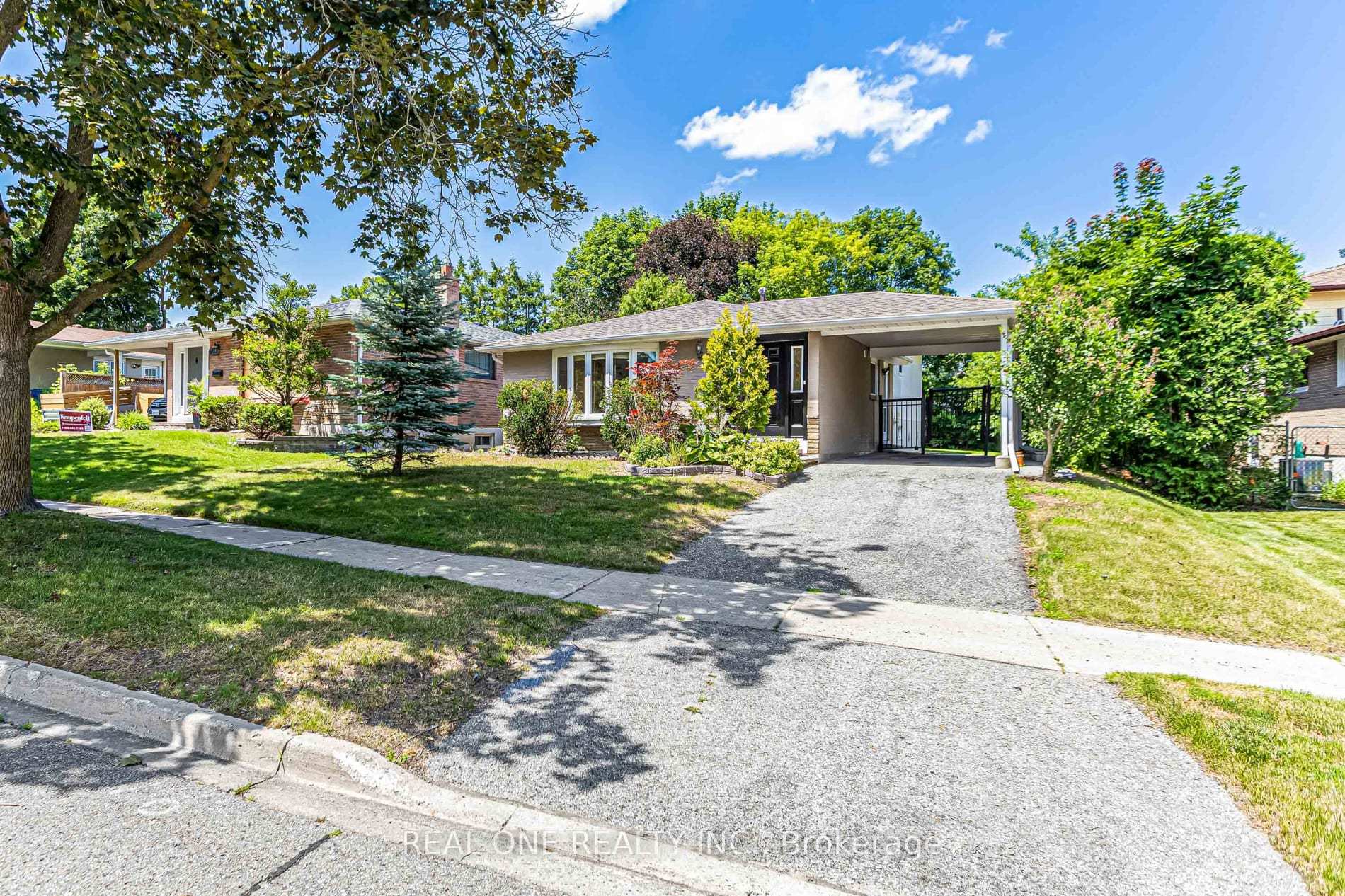 52 Devins Drive, Aurora, ON, exterior