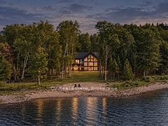 1181 Artisan Lane, Dysart et al, ON, exterior