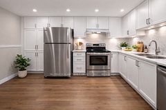 302 - 5070 Pinedale Avenue, Burlington, ON, exterior