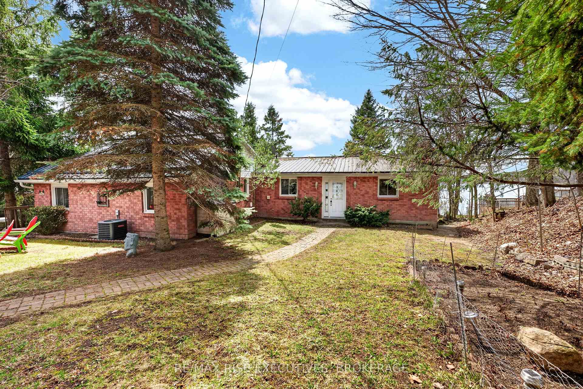 3481 Buck Point Lane, Frontenac, ON, exterior
