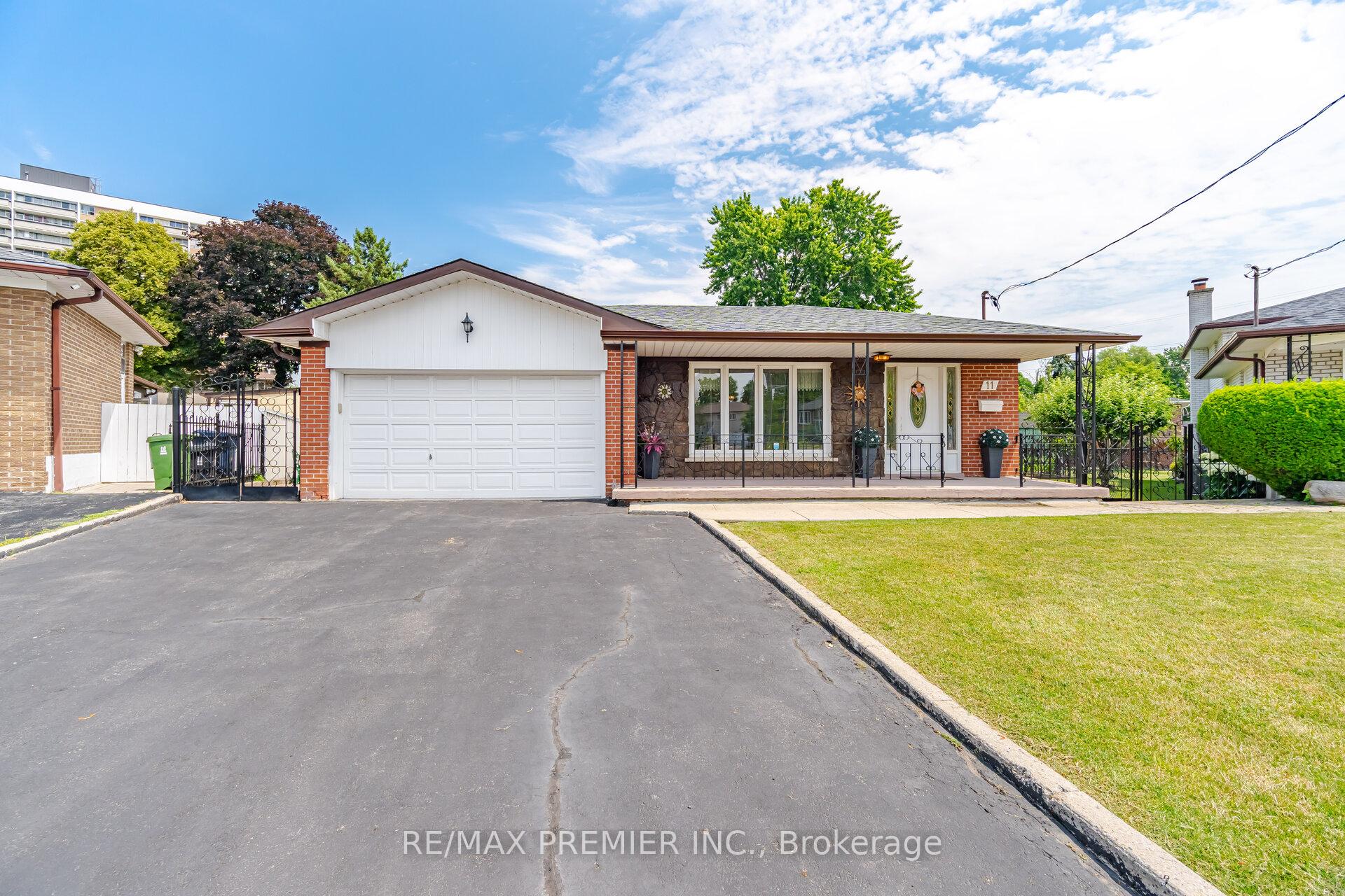 11 Kinnie Court, Toronto W05, ON, exterior