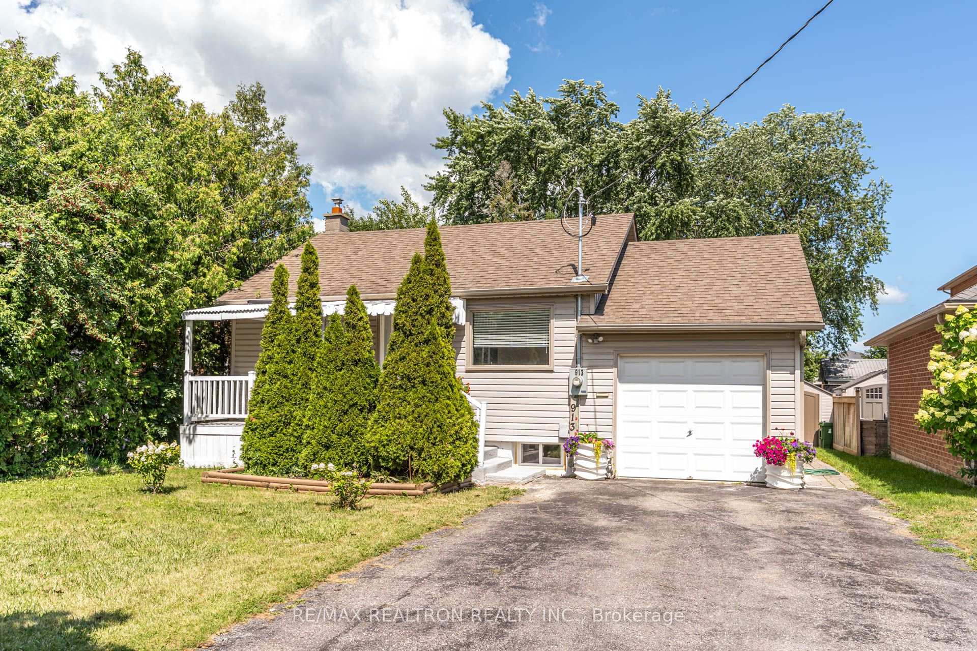 913 Pickering Beach Road, Ajax, ON, exterior