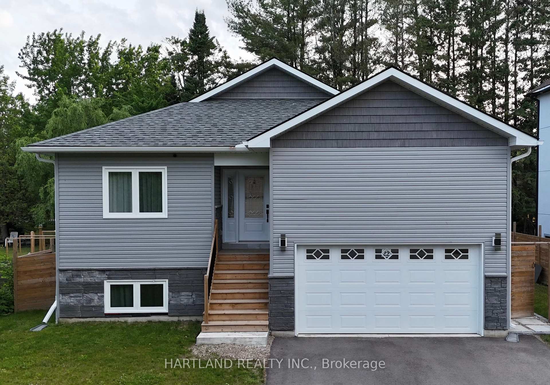 22 Berkely Street, Wasaga Beach, ON, exterior