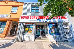 22 Bond Street W, Oshawa, ON, exterior