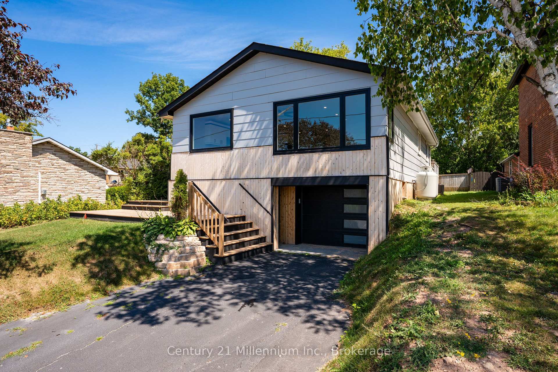 873 9th Avenue E, Owen Sound, ON, exterior