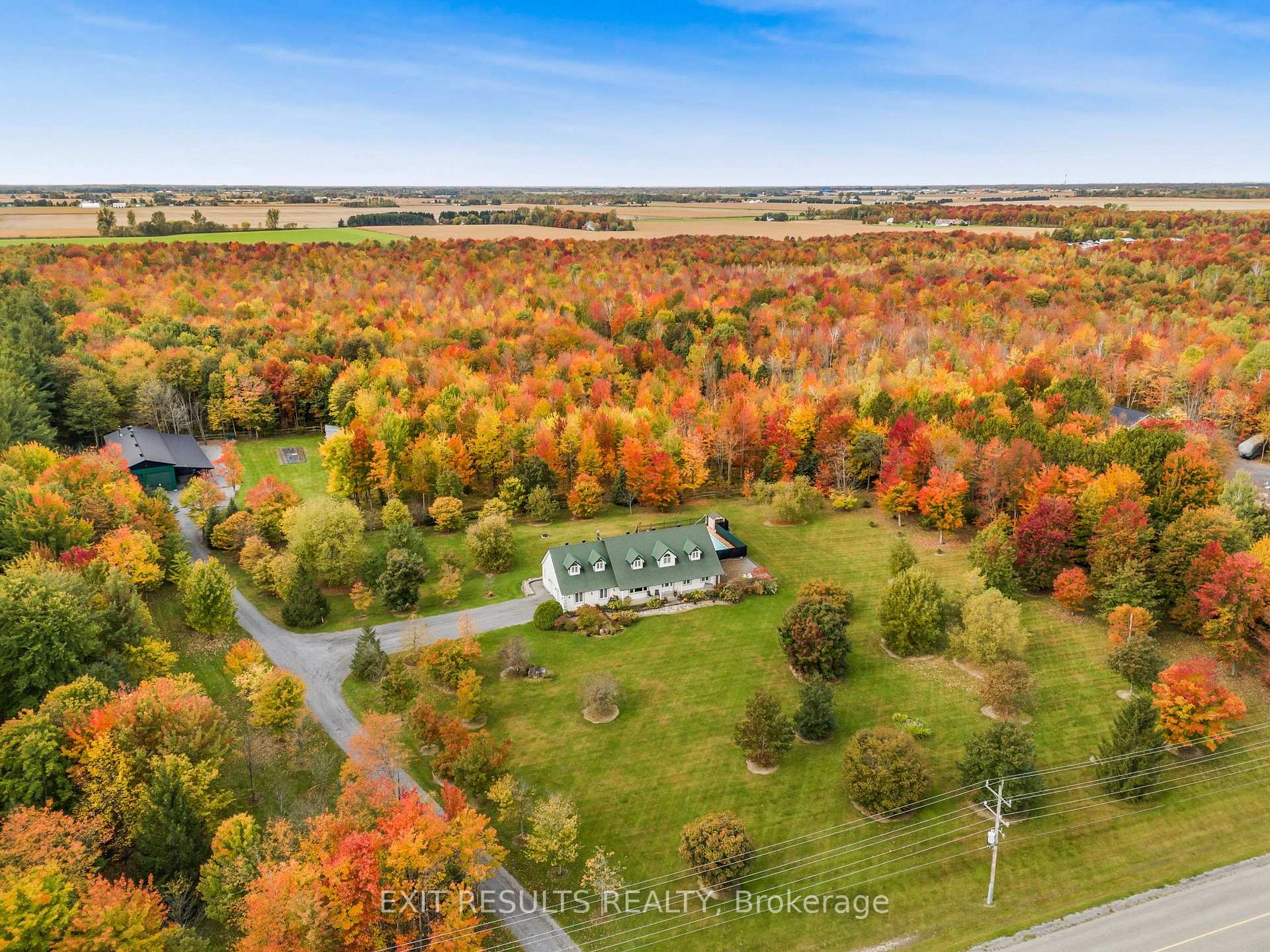 638 St Thomas Road E, Russell, ON, exterior