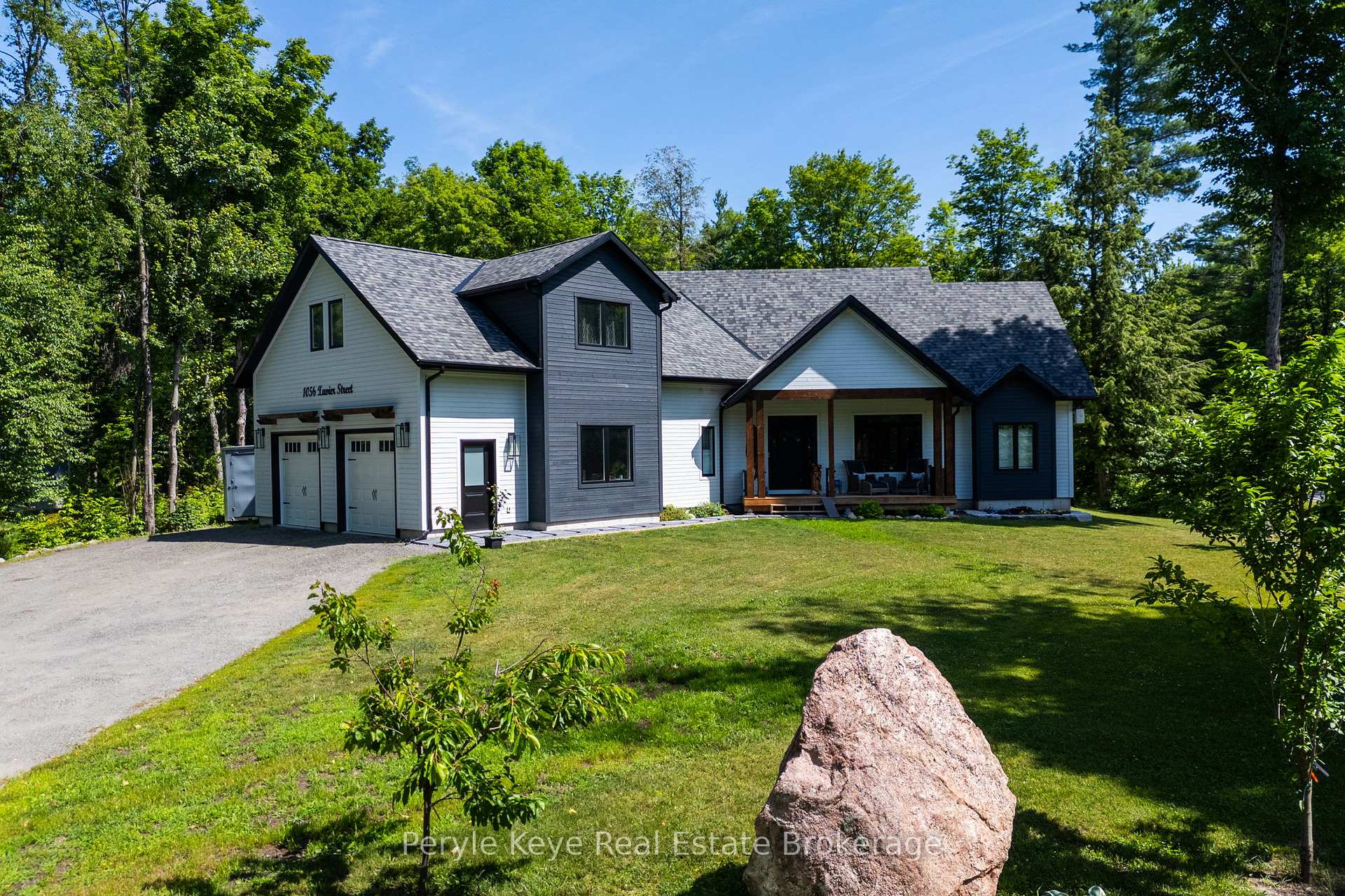 1056 Xavier Street, Gravenhurst, ON, exterior