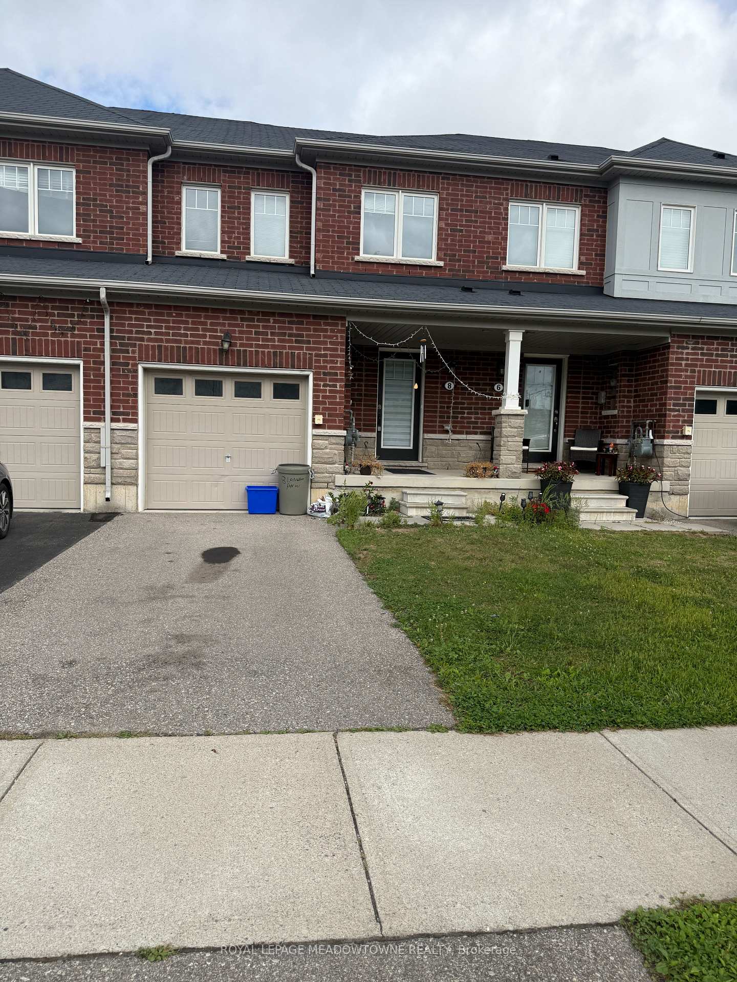 8 Longboat Run, Brantford, ON, exterior