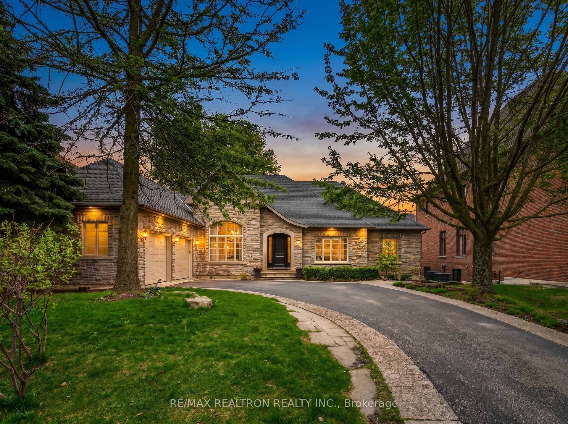 103 Duncan Road, Richmond Hill, ON, exterior