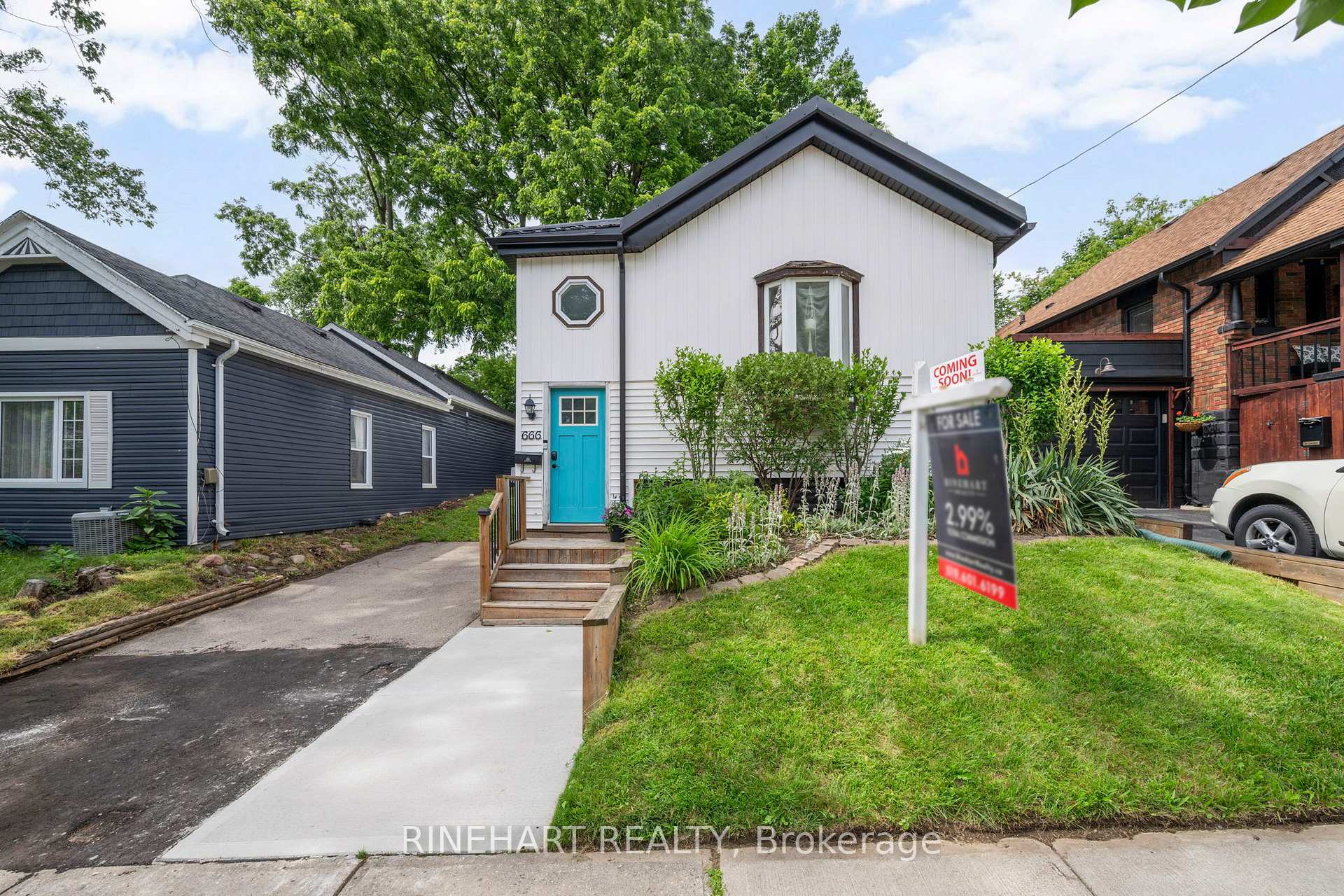 666 Piccadilly Street, London East, ON, exterior