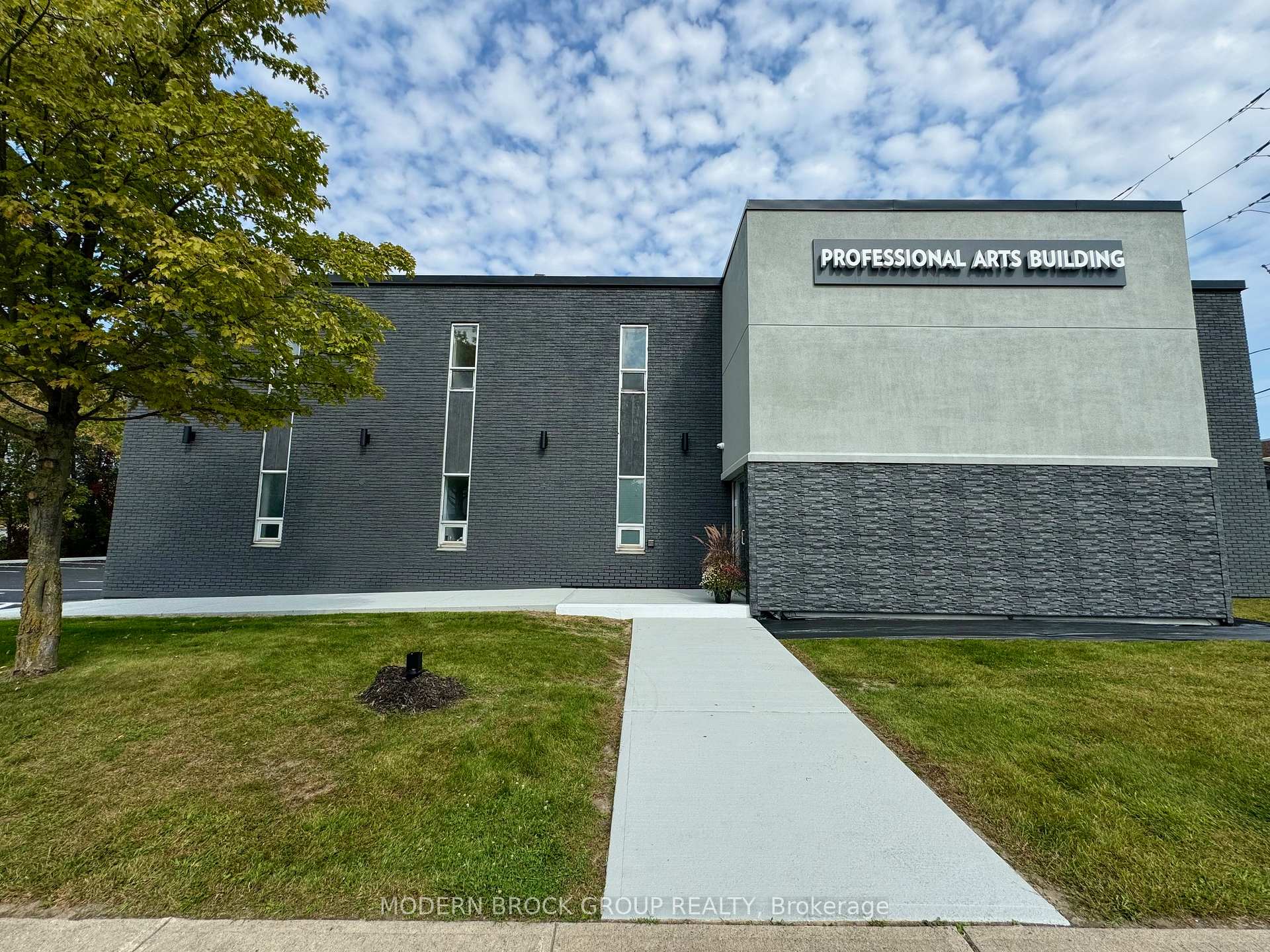 104 - 135 Ormond Street, Brockville, ON, exterior