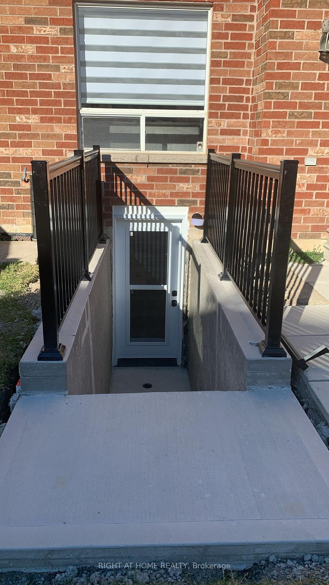 Bsmet - 75 Maffey Crescent, Richmond Hill, ON, exterior