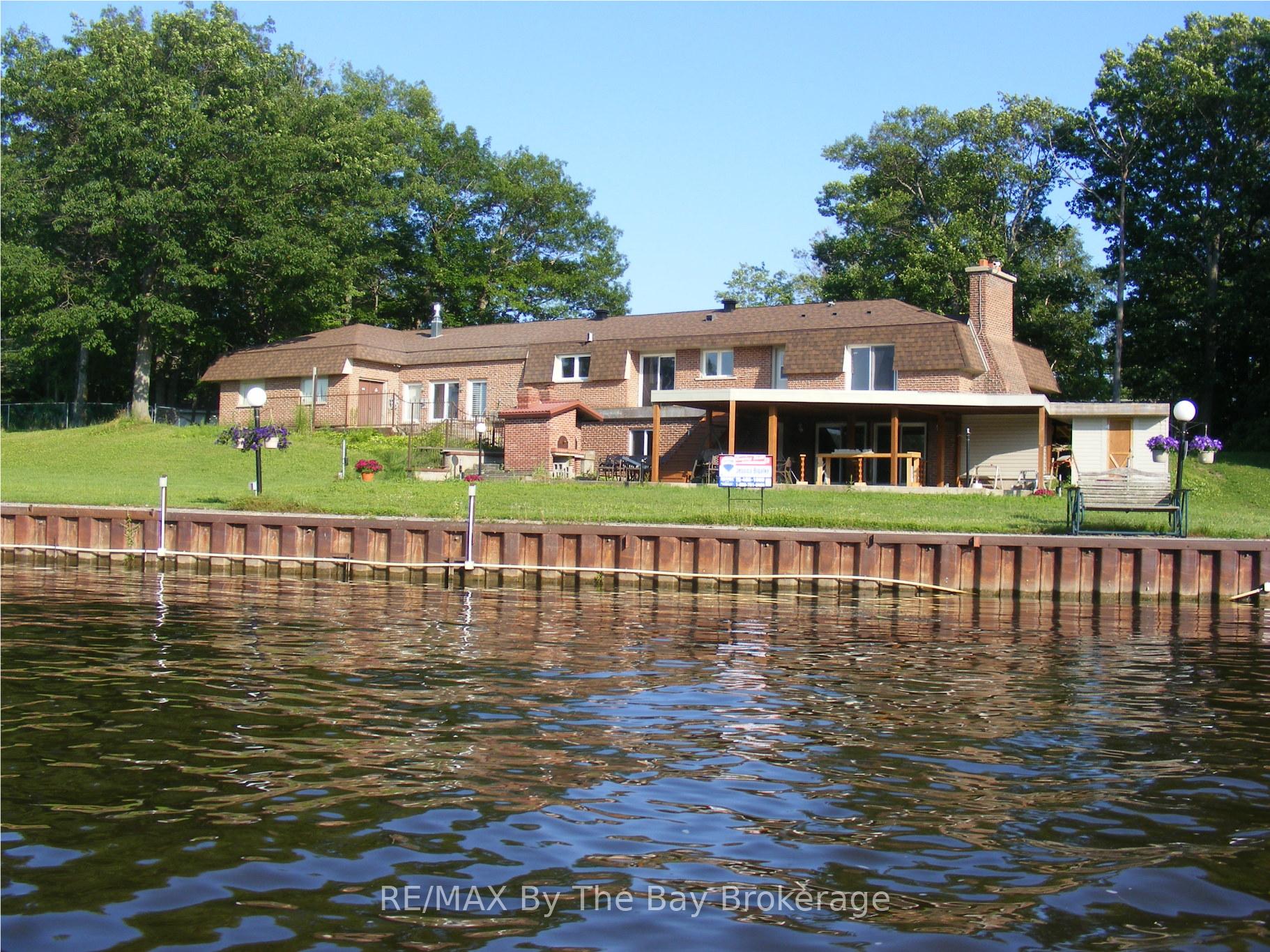 10 Edgewater Road, Wasaga Beach, ON, exterior