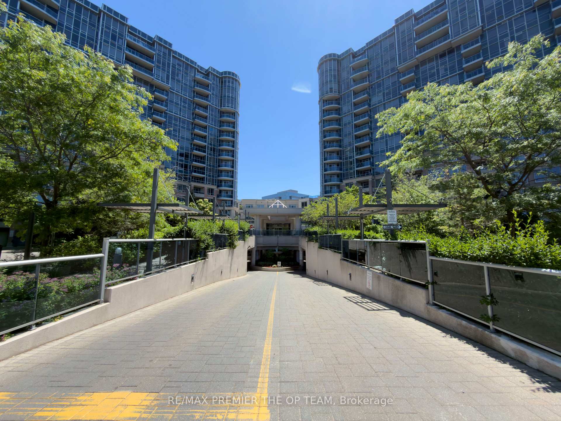 1077 - 23 Cox Boulevard, Markham, ON, exterior