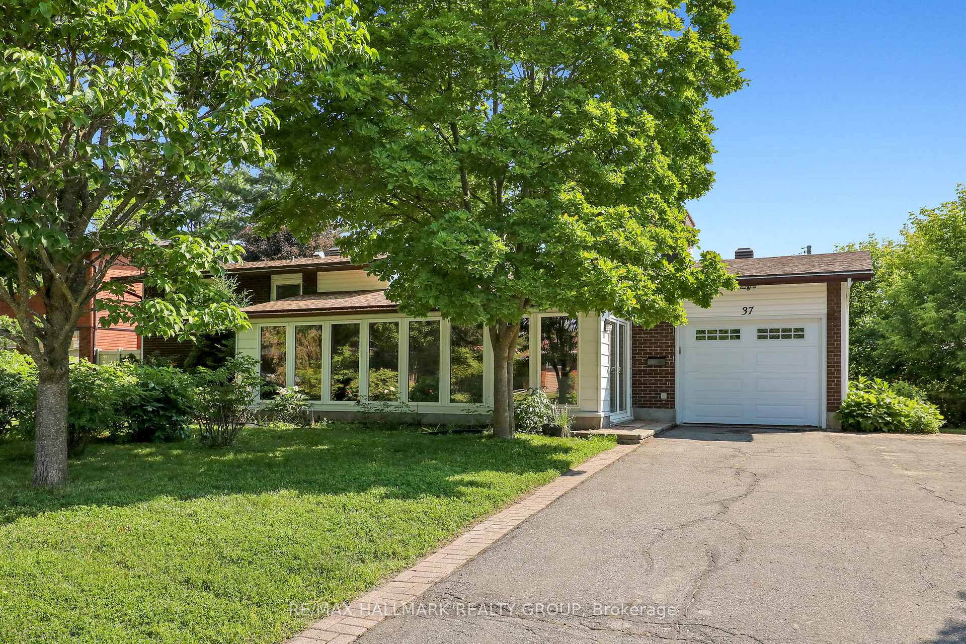 37 Lyall Street, Cityview - Parkwoods Hills - Rideau Shore, ON, exterior