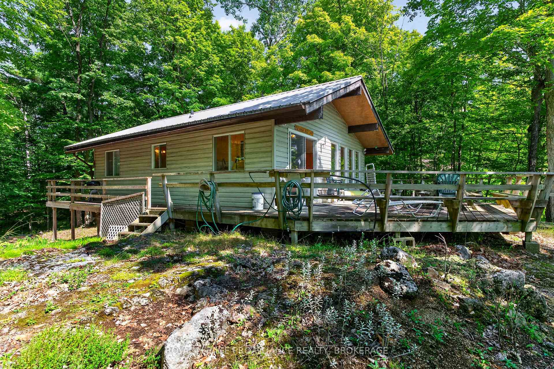 20 Porcupine Island, Frontenac, ON, exterior
