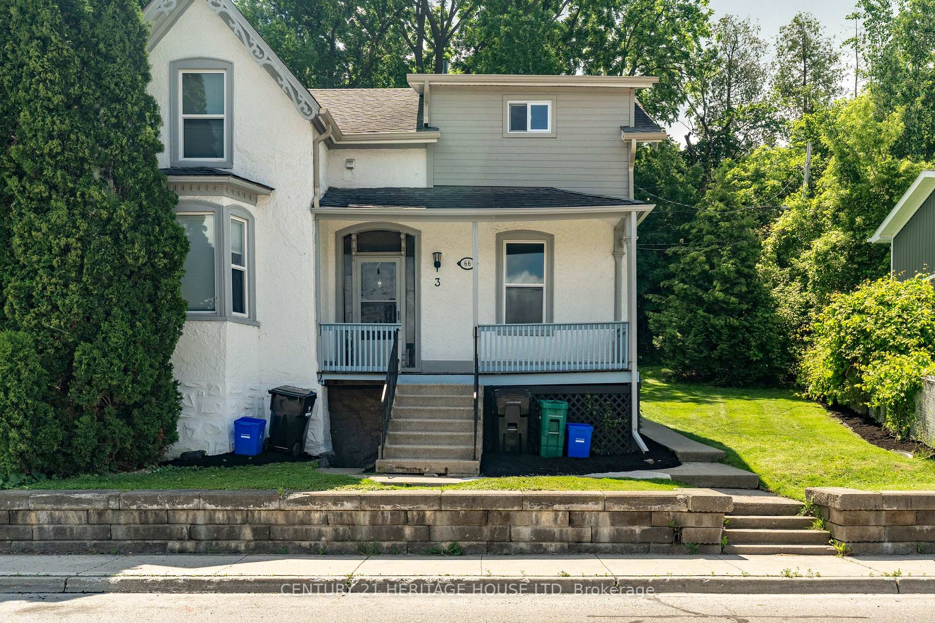 66 Queen Street W, Cambridge, ON, exterior