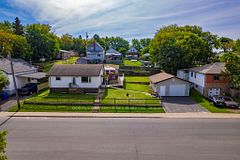811 Fourth Street N, Kenora, ON, exterior