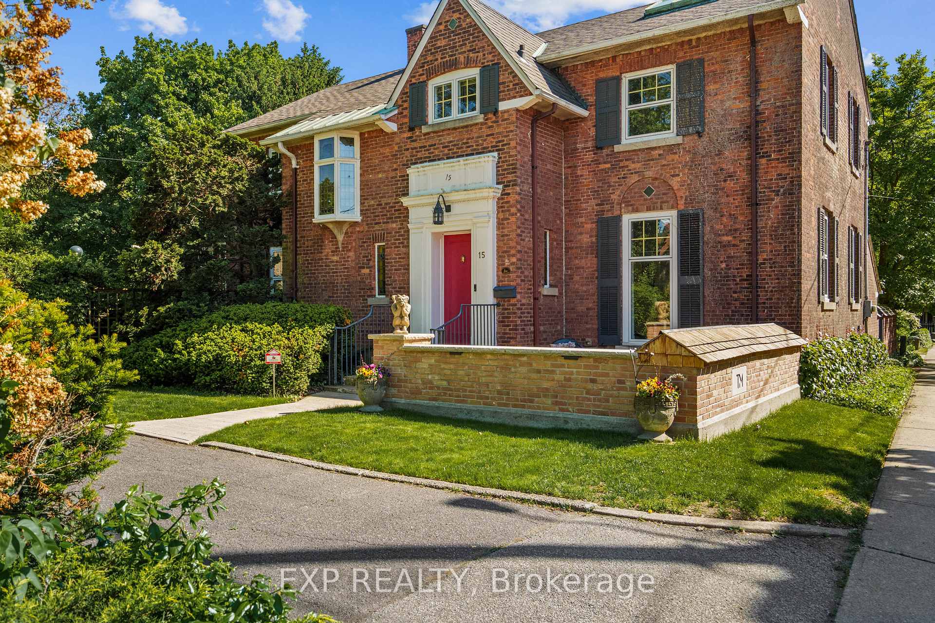 15 Trafalgar Street, St. Catharines, ON, exterior