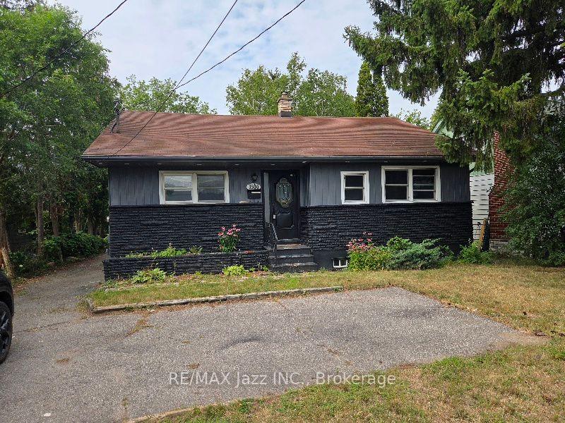 1500 Simcoe Street N, Oshawa, ON, exterior