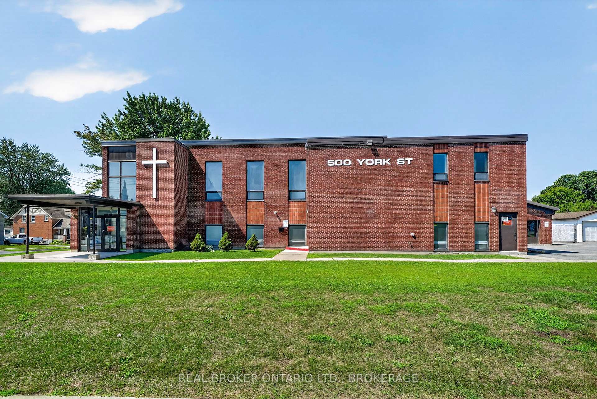 500 York Street, Cornwall, ON, exterior