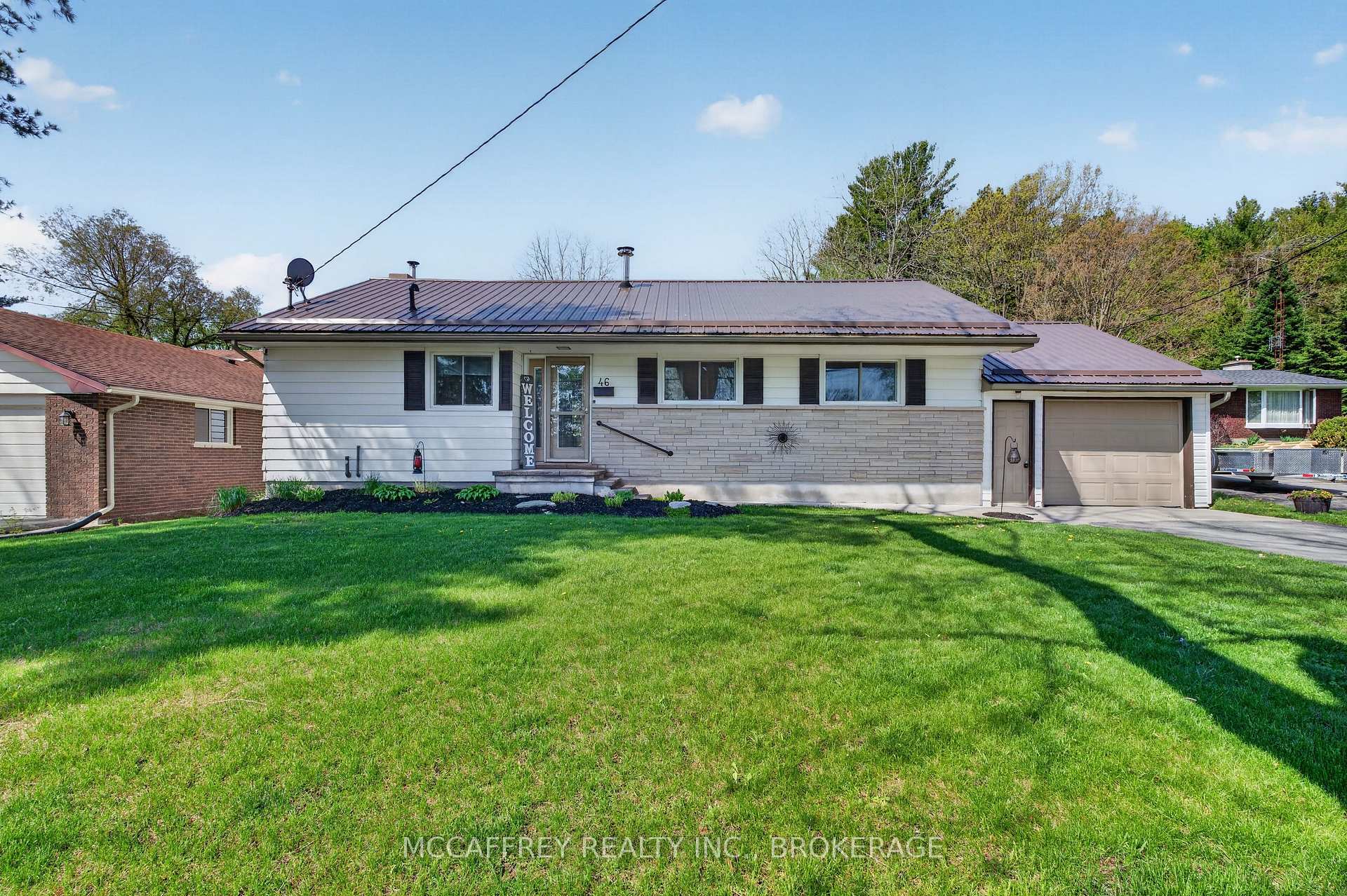 46 College Street, Tweed, ON, exterior