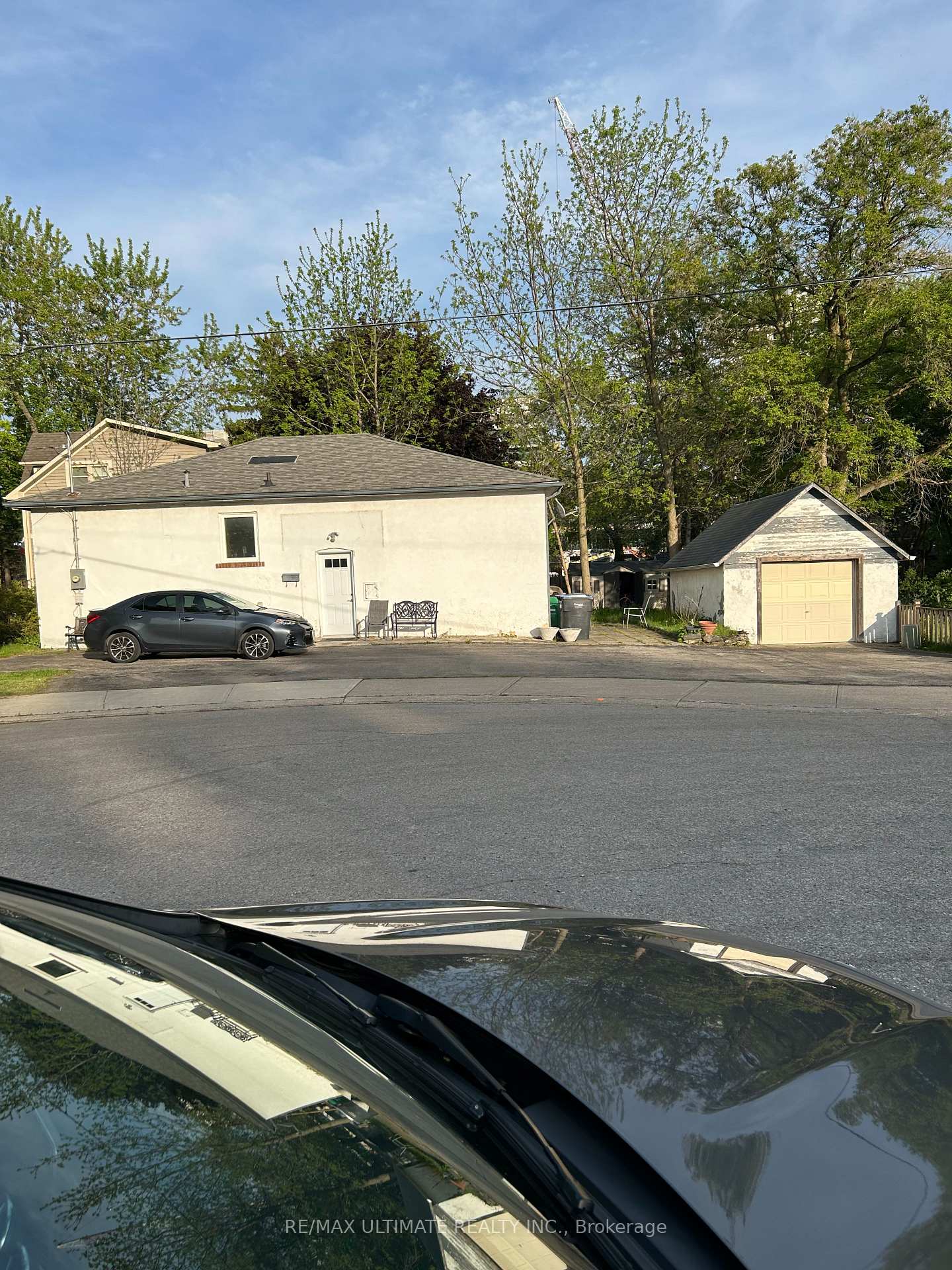 1076 Dixie Road, Mississauga, ON, exterior
