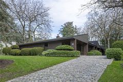 1168 Carey Road, Oakville, ON, exterior