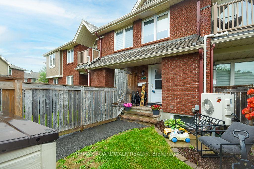 205 - 1760 Cabaret Lane, Orleans - Cumberland and Area, ON, exterior