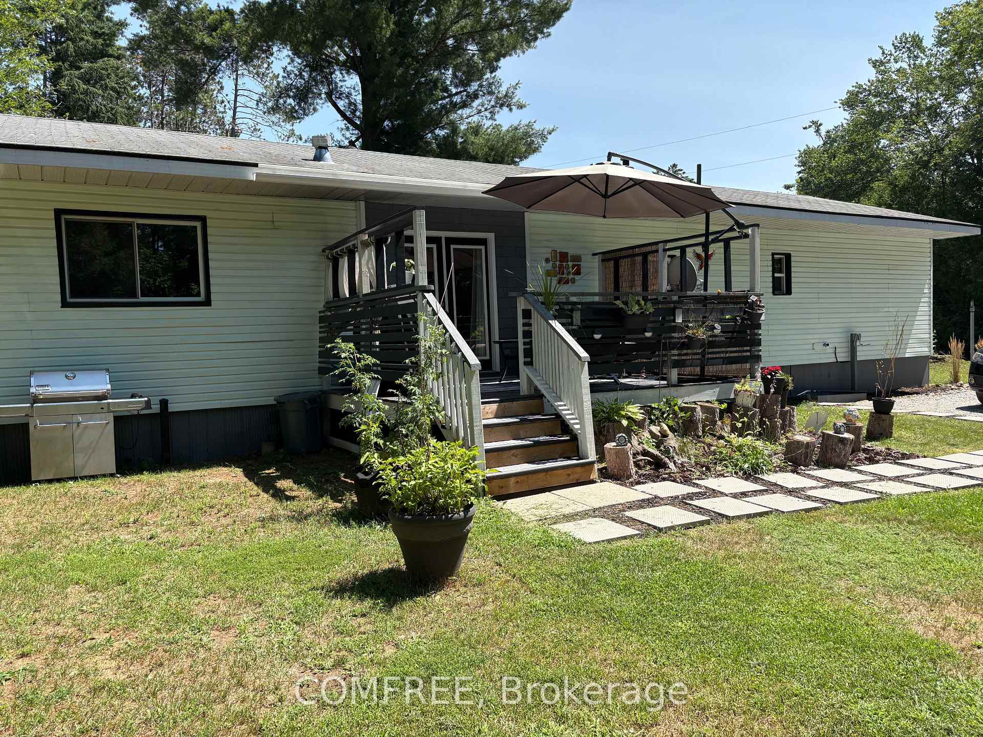 402 - 1713 Hwy 11 N/A S, Gravenhurst, ON, exterior