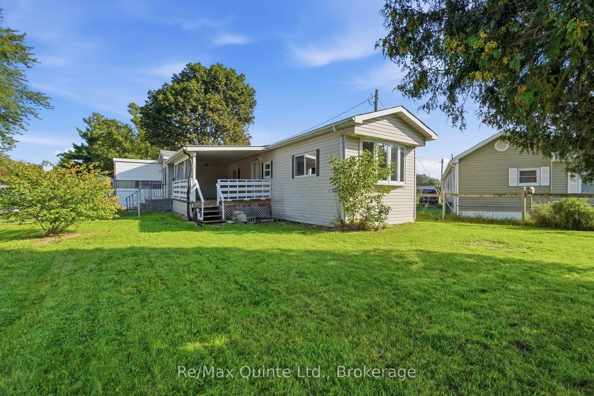 15 - 63 Whites Road, Quinte West, ON, exterior